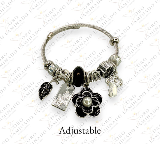 Black flower charm B320